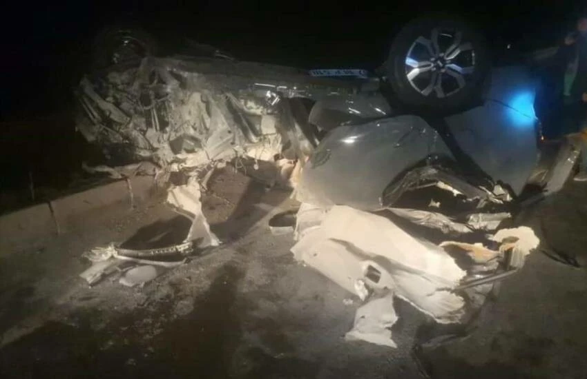 Görenler gözlerine inanamadı! Hurda yığınına dönen araçtan burnu bile kanamadan çıktı