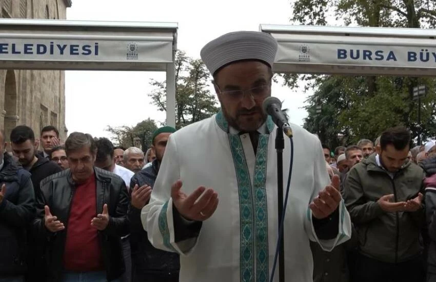 Türkiye, Gazze'de hayatını kaybedenler için saf tuttu! Tüm yurtta gıyabi cenaze namazı kılındı