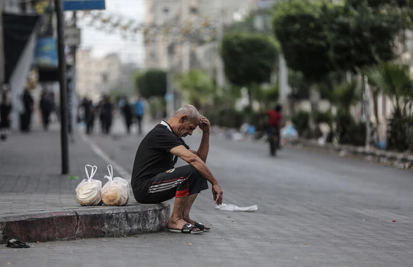 Gazze'de kirli su bile karaborsa! Fahiş fiyatlardan satılıyor