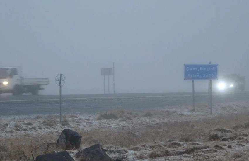 Çam geçidinde sis etkili oluyor.