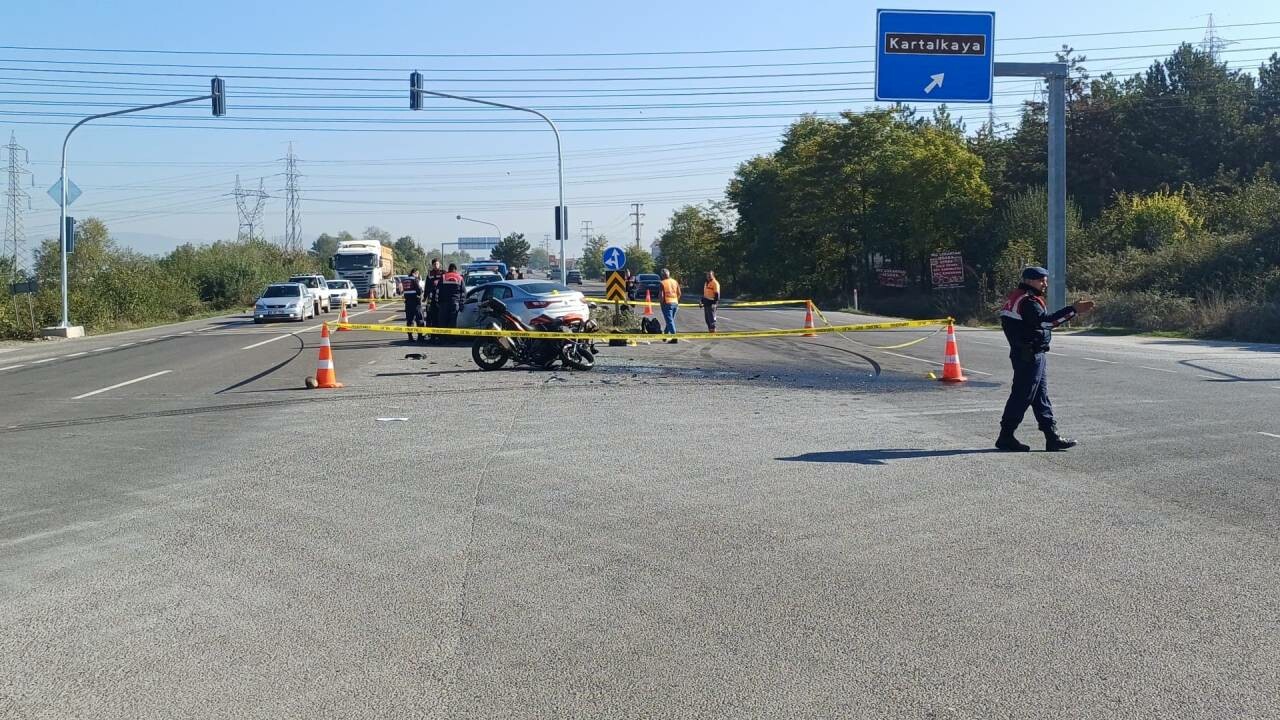 Bolu&#039;da otomobil ile motosiklet çarpıştı: 2 ağır yaralı