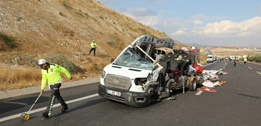 Son dakika! TAG Otoyolu'nda katliam gibi kaza: Çok sayıda ölü ve yaralı var