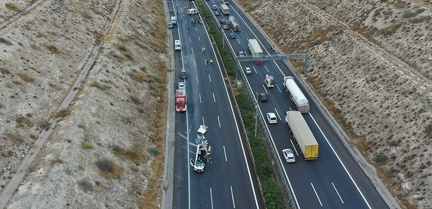 Son dakika! TAG Otoyolu'nda katliam gibi kaza: Çok sayıda ölü ve yaralı var