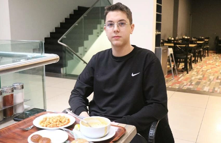 ‘Öğrenci bu fiyata yemek yiyemez’ dedi, enflasyona kafa tuttu! İşte talebe işi menü…