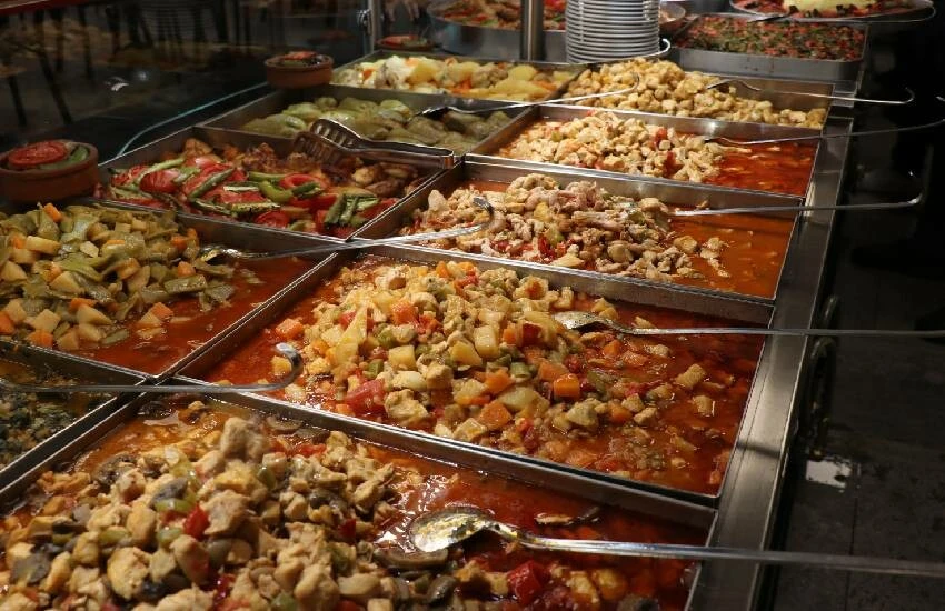 ‘Öğrenci bu fiyata yemek yiyemez’ dedi, enflasyona kafa tuttu! İşte talebe işi menü…