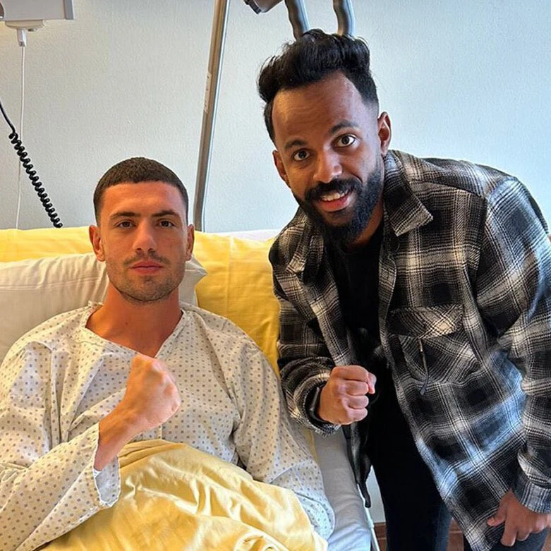 Merih Demiral ameliyat oldu: 2 ay sahalardan uzak kalacak!