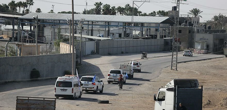 Beklenen oldu... Refah sınır kapısı açıldı! Gazze'ye yardımlar ulaşıyor