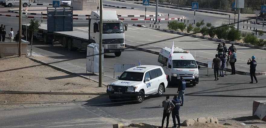 Beklenen oldu... Refah sınır kapısı açıldı! Gazze'ye yardımlar ulaşıyor