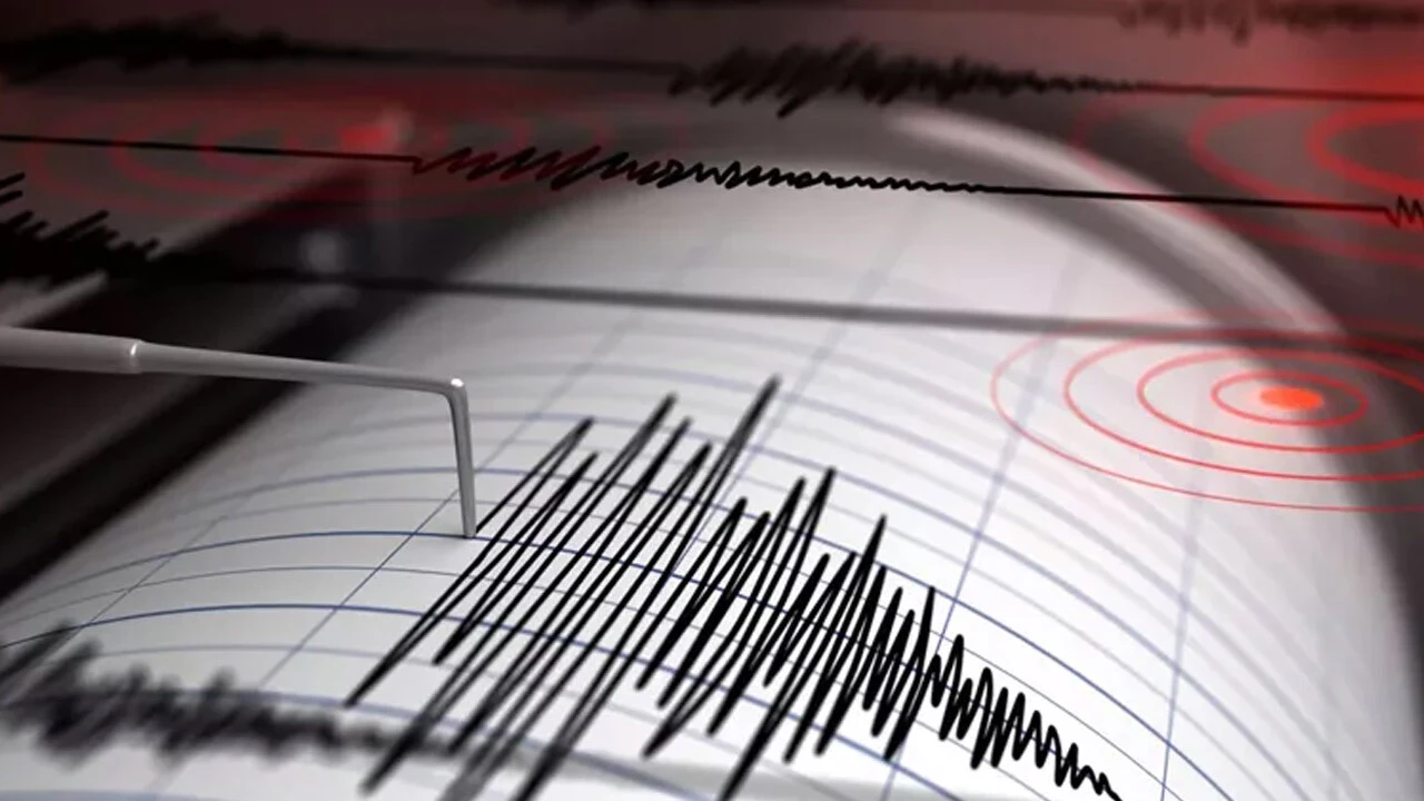 İzmir&#039;de korkutan deprem! Buca 3.9 ile sallandı