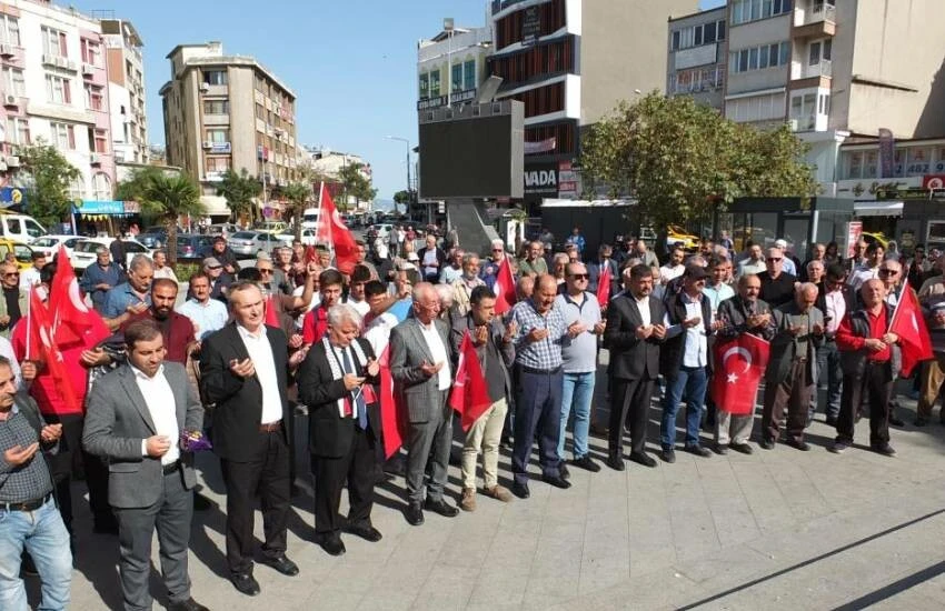 Cumhuriyet Meydanı'nda eller semaya Filistin için açıldı! İsrail protesto edildi