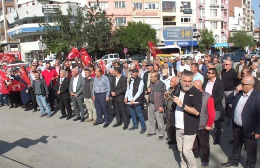 Cumhuriyet Meydanı'nda eller semaya Filistin için açıldı! İsrail protesto edildi