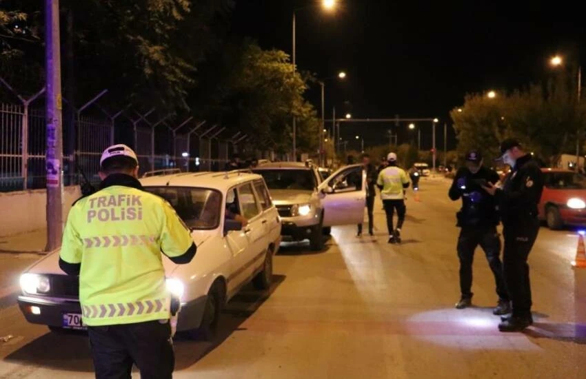 Yok artık dedirten manzara! Karaman'da asayiş uygulamasında 52 adet bıçak ele geçirildi