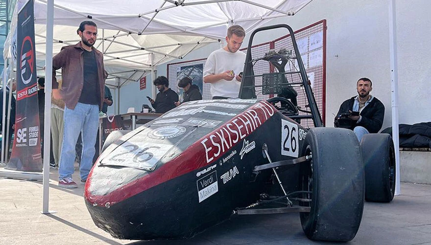 Öğrenciler 8 ayda yer uçağı üretti: İtalya'da ilk 3'e girmeyi hedefliyorlar