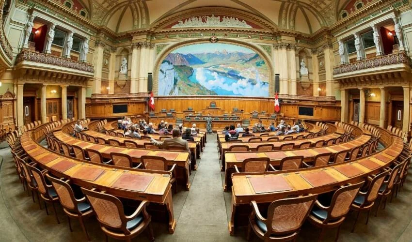 İsviçre'de halk sandık başında! Genel seçimler için oy verme işlemi başladı