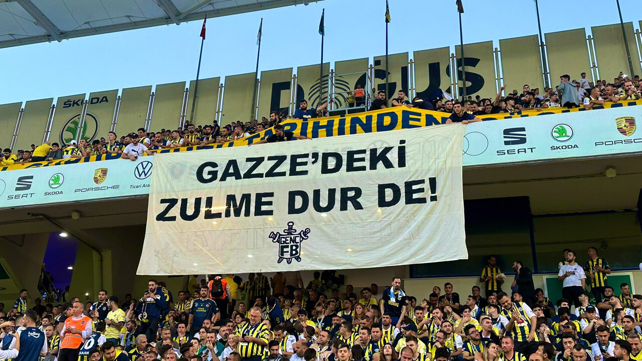 Fenerbahçeli tribünlerden Filistin halkına destek: Gazze&#039;deki zulme dur de!