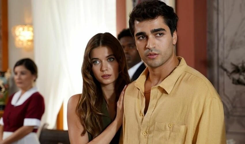 Afra Saraçoğlu ve Mert Ramazan Demir