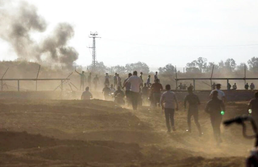 Yamaç paraşütü yapan eski AB'li diplomata suçlama: Hamas'a ilham oldun