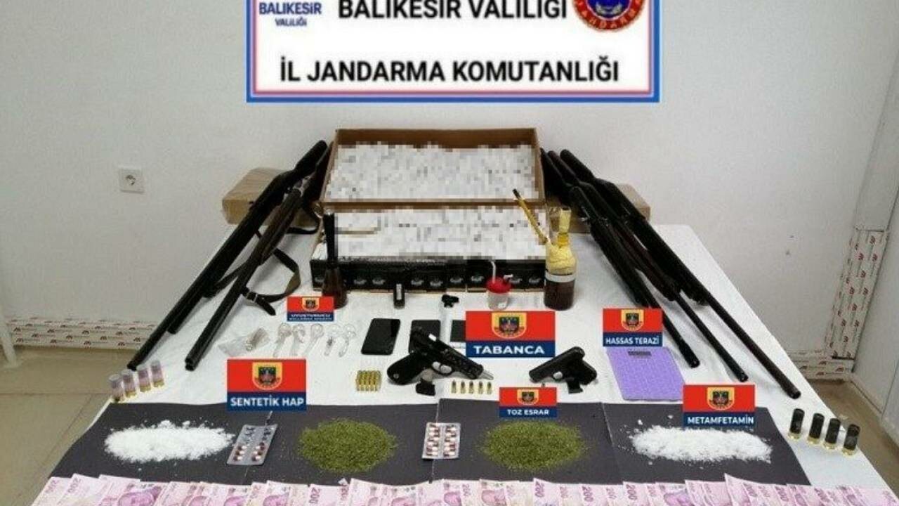 Uyuşturucuyla istikrarlı mücadele! Samsun&#039;da 20 zehir tacirine gözaltı