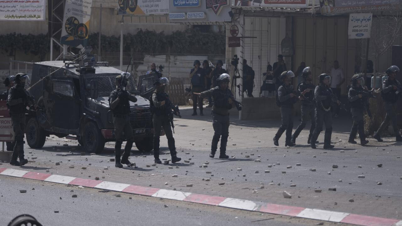 İsrail işgal altındaki Batı Şeria&#039;da 50 Filistinliyi gözaltına aldı