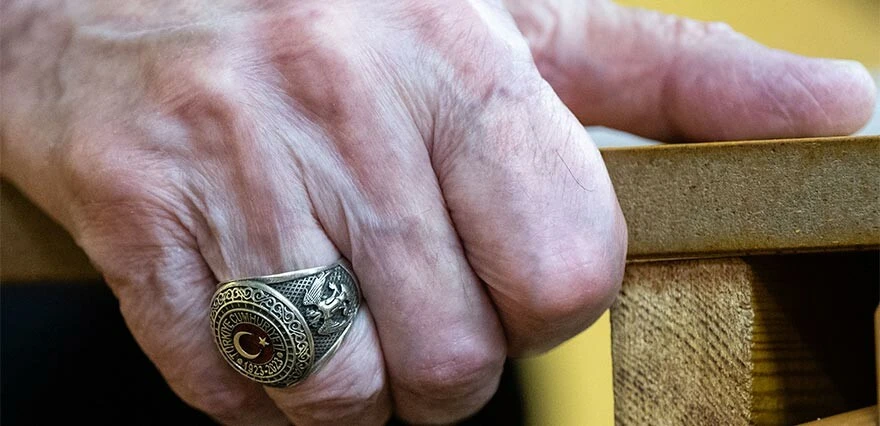 Bu seferki çok özel... Bahçeli'nin yüzüğündeki '100. yıl' detayı dikkat çekti!