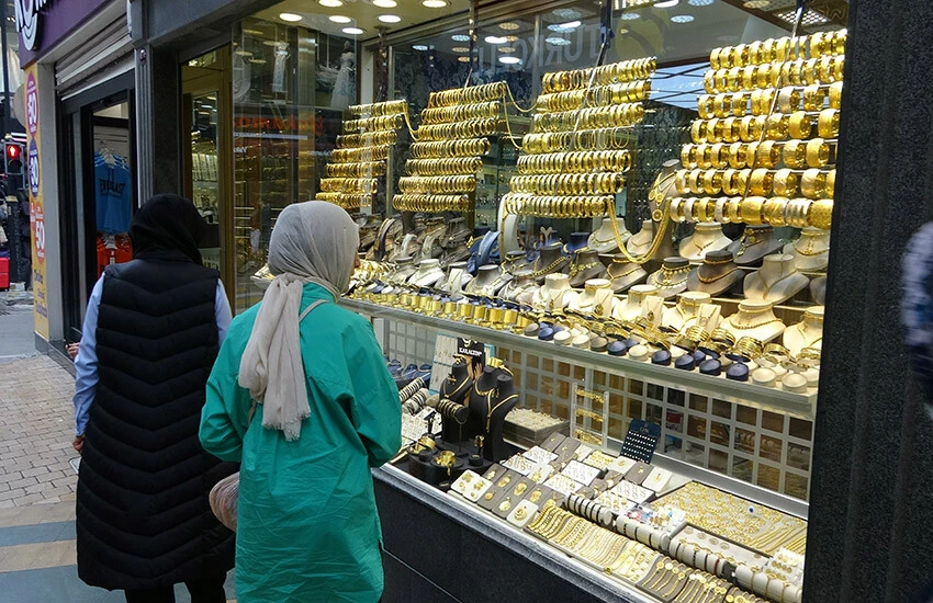 Altın daha yükselecek mi? Kuyumcular, yatırımcının merak ettiği seviyeyi verdi