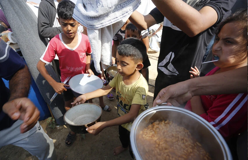 İsrail şiddetinden kaçan Filistinliler hayatta kalmaya çalışıyor! Kamplara sıkıştılar