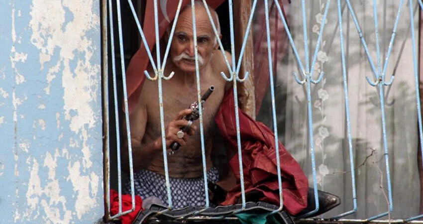 Adana'da dehşet! "Komando dede" lakaplı cani koca karısını baltayla katletti