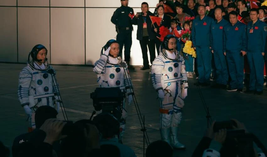 Çin en genç taykonot ekibini uzaya gönderdi