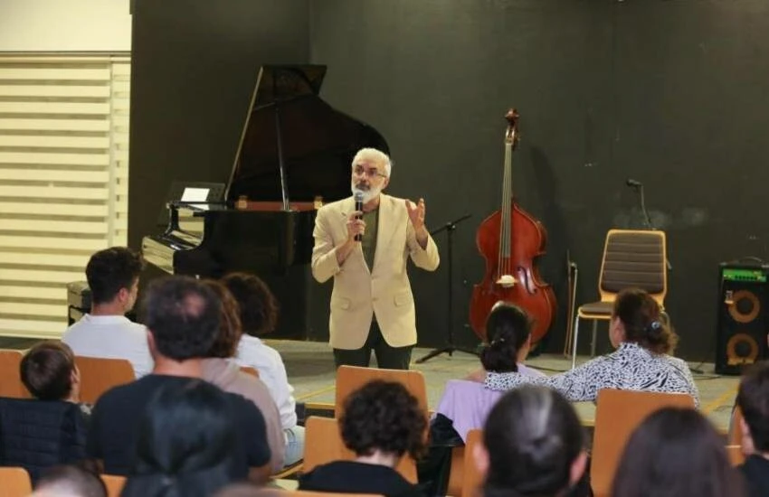 Atatürk'ün sevdiği şarkılar Küçükçekmece'de yankılandı! Cumhuriyet'in 100. yılında "2. Yüzyıla Merhaba" dinletisi