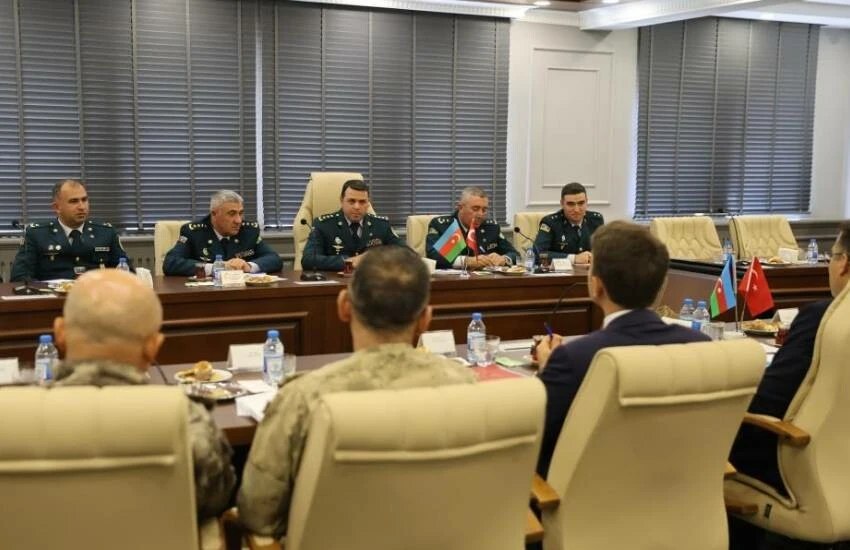 Iğdır'da sınır güvenliği toplantısı! Türkiye ile Nahçıvan Özerk Cumhuriyeti heyetleri bir araya geldi: Albay Babayev'in hediyesi göz kamaştırdı