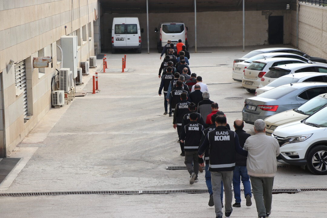 Elazığ&#039;da FETÖ&#039;ye Kıskaç operasyonu: 23 şüpheli yakalandı