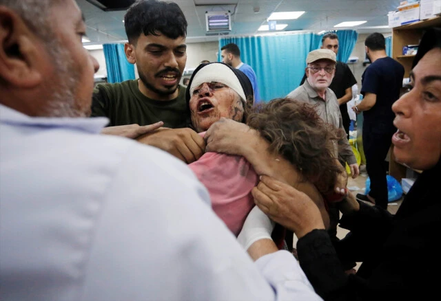 Anneler çocuklarının bacaklarına isimlerini yazıyor! The Guardian Gazze'deki insani krizi yazdı