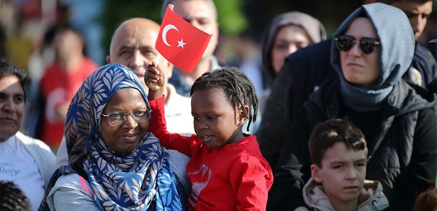 Yer gök kırmızı beyaza büründü! İşte Cumhuriyet'in 100. yılına damga vuran görüntüler