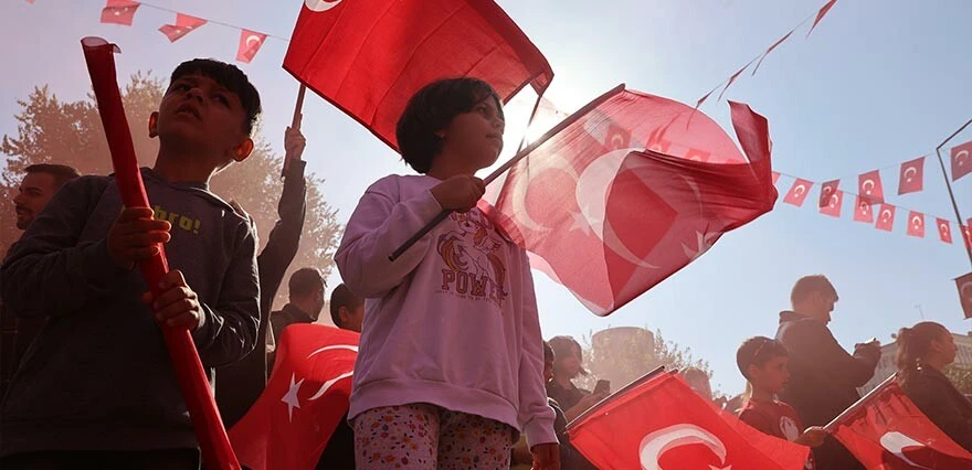 Yer gök kırmızı beyaza büründü! İşte Cumhuriyet'in 100. yılına damga vuran görüntüler