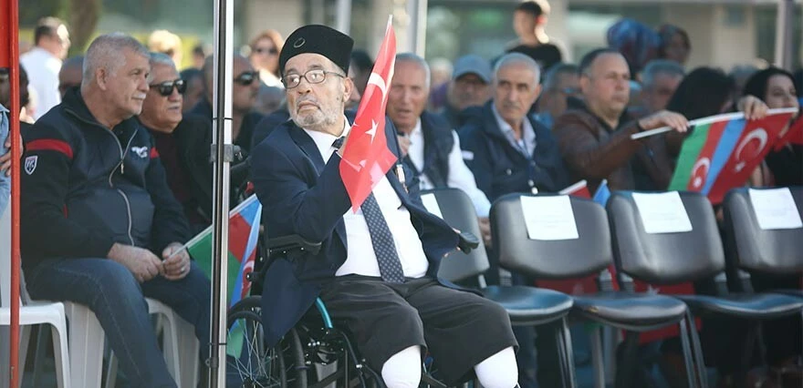 Yer gök kırmızı beyaza büründü! İşte Cumhuriyet'in 100. yılına damga vuran görüntüler