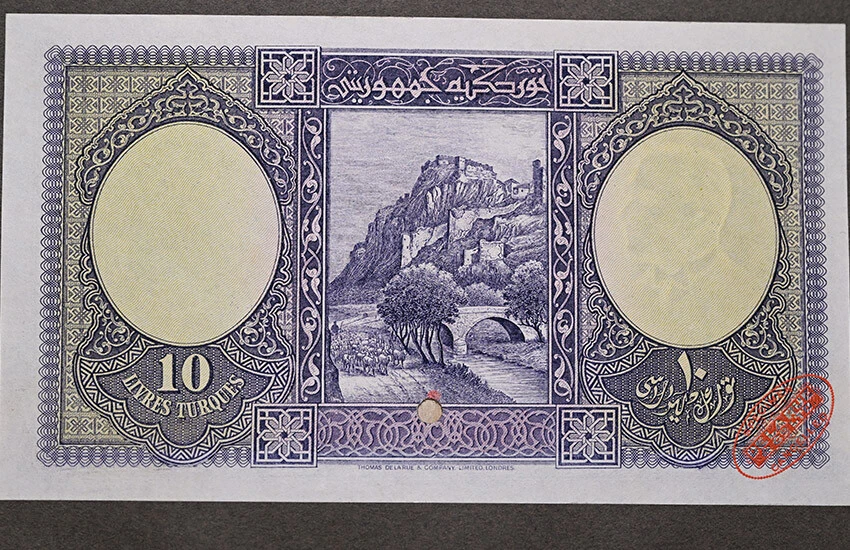 Cumhuriyet döneminin ilk paraları ziyaretçileri geçmişe götürüyor.