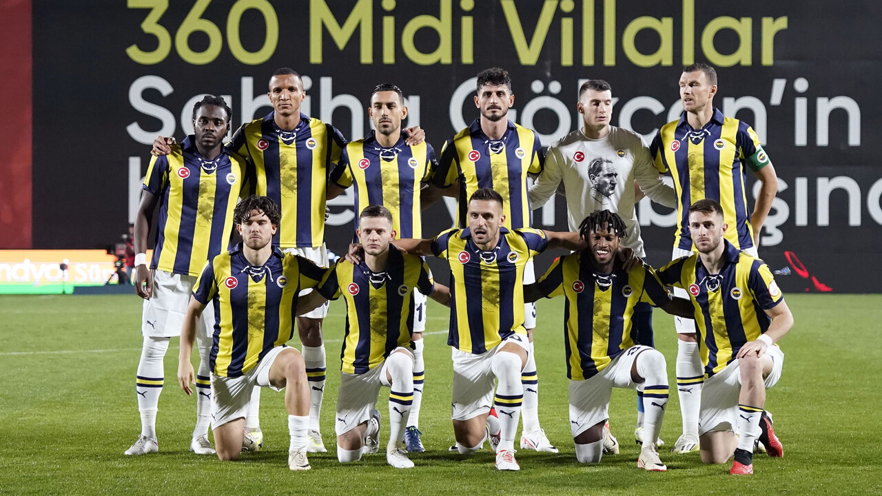 Fenerbahçe&#039;de sakatlık şoku! Yıldız futbolcu maça devam edemedi