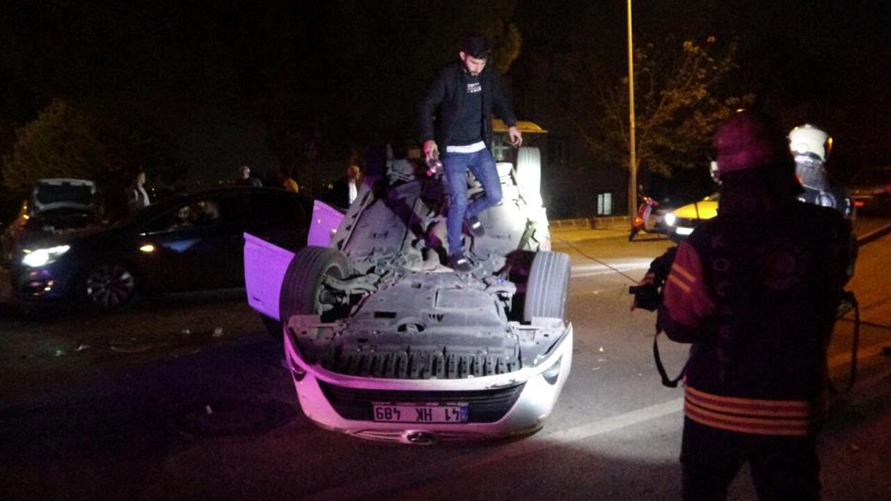 Trafik kazası geçiren eşinin yanına giderken faciaya yol açıyordu! Otomobili takla attı: 5 yaralı