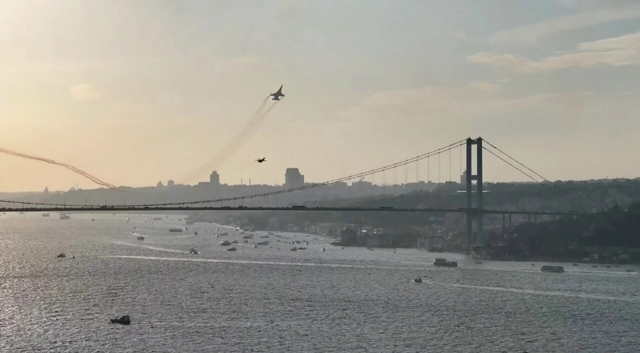 Son dakika! Donanma tarihinin en büyüğü... İstanbul Boğazı'nda 100. yıla özel geçit töreni