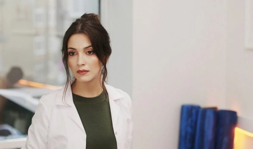 Yalı Çapkını'ndan apar topar ayrılan Cemre Gümeli'den imalı paylaşım geldi