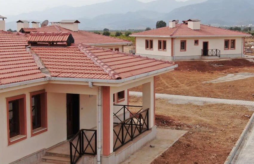 Hatay'da yapılan köy evleri hayran bıraktı.