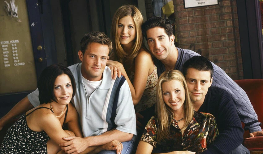Matthew Perry Artık 5 kişi kalan Friends ekibinden dizinin Chandler'ı <a href=