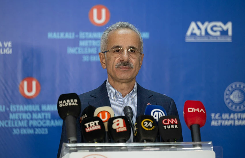 Bakan Uraloğlu, İstanbul-Ankara arasına yeni bir otoyol projesi üzerinde çalıştıklarını açıkladı.