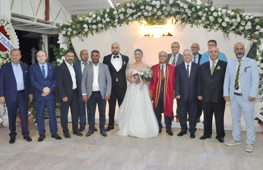 Aziz Yıldırım nikah masasında