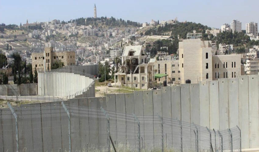 Yerleşim birimleri, toprakları ele geçirme, yollar ve sanayi bölgesinin kurulmasıyla beraber İsrail en başından beri planladığı projeleri sırayla devreye soktu.
