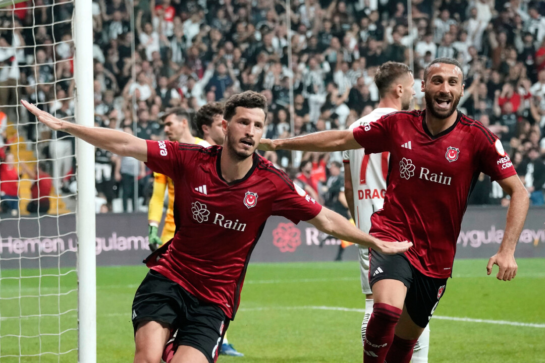 Cenk Tosun ve Salih Uçan&#039;ın Beşiktaş yönetimden talep ettiği maaş belli oldu!