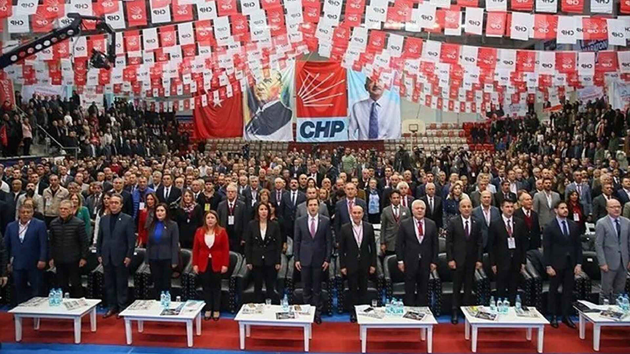 CHP&#039;nin kurultayında değişimcileri kızdıracak afiş