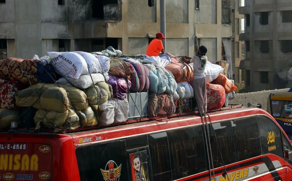 Pakistan yüz binlerce Afganı ülkeden sürdü! Taliban yönetimi çaresiz kalıp ek süre istedi