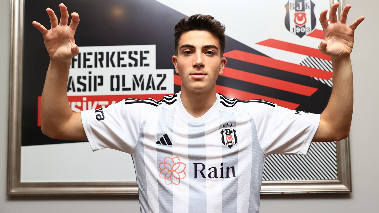 Beşiktaş, Yakup Arda Kılıç ile profesyonel sözleşme imzaladı