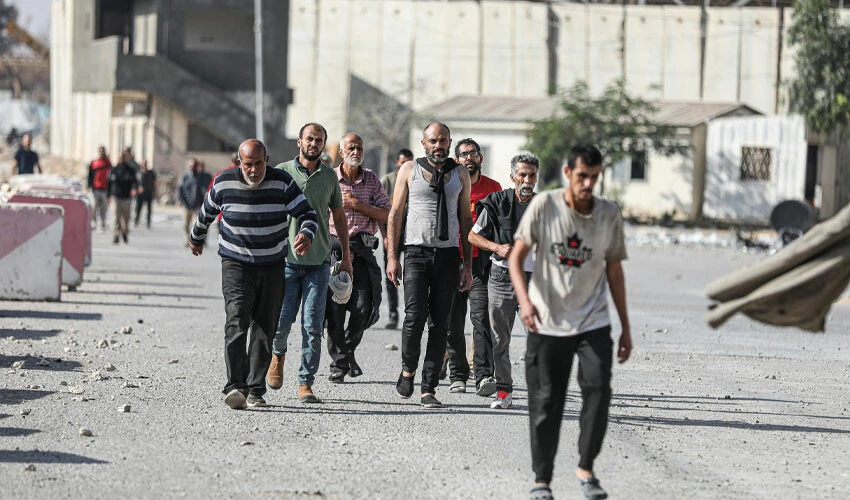 Ellerinde kelepçeler, gözleri bağlı ölüme sürüldüler: İsrail Filistinli işçileri Gazze'ye gönderdi